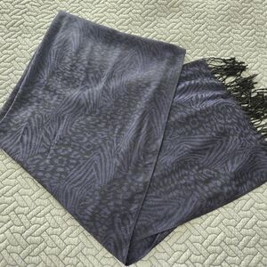 NWOT Navy and Black Patterned Woven Blanket Scarf Wrap